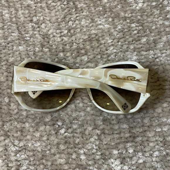 Oscar de la Renta White Large Square Frame Sunglasses - Picture 4 of 8